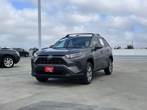 Used 2022 Toyota RAV4 LE w/ Carpet Mat Package (TMS) AWD/4WD image 6