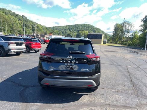 Used 2022 Nissan Rogue SV w/ SV Premium Package image 6