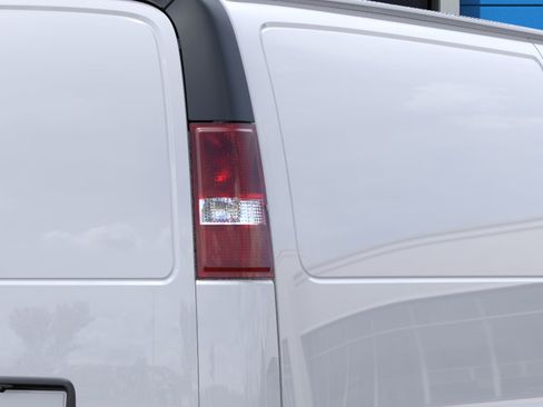 New 2026 Chevrolet Express 2500 Extended RWD image 34