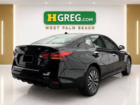 Used 2023 Nissan Altima 2.5 SV AWD/4WD image 6