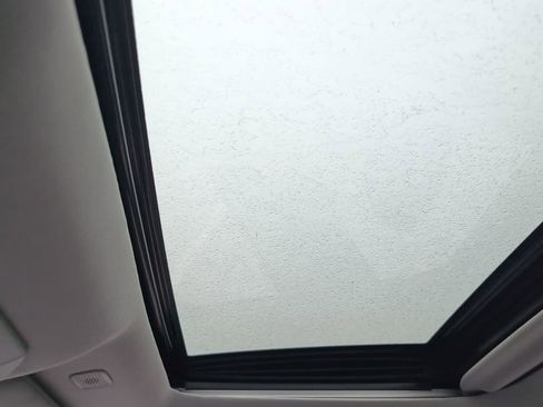 Used 2023 Toyota Highlander XLE image 28