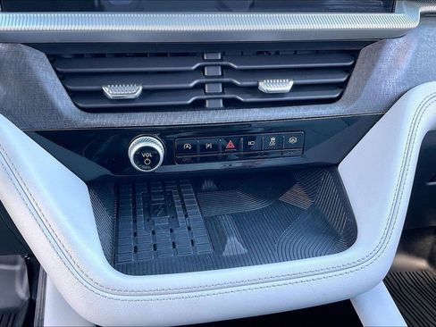 Used 2025 Ford Explorer Platinum w/ Ultimate Package image 34