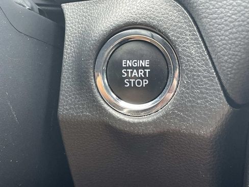 Used 2025 Toyota RAV4 XLE AWD/4WD image 19