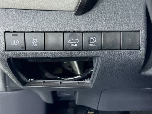 Certified 2022 Toyota Camry SE w/ Carpet Mat Package (TMS) FWD image 11