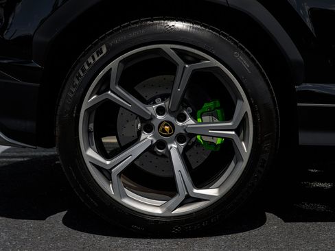 Used 2022 Lamborghini Urus AWD/4WD image 19