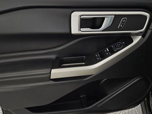 Used 2022 Ford Explorer XLT w/ Equipment Group 202A image 24