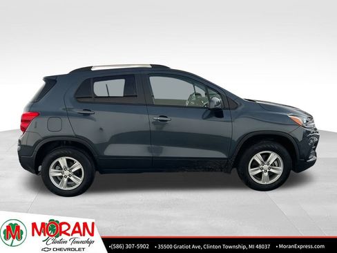 Certified 2022 Chevrolet Trax LT w/ LT Convenience Package image 7