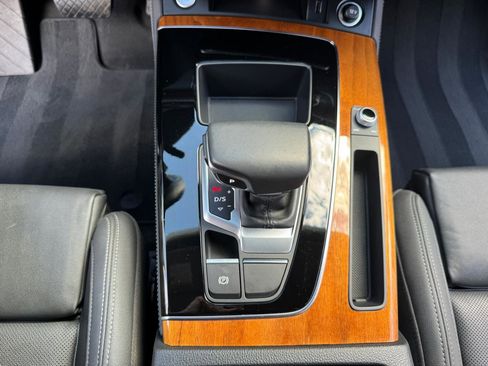 Used 2021 Audi Q5 e Premium Plus w/ Premium Plus Package image 42