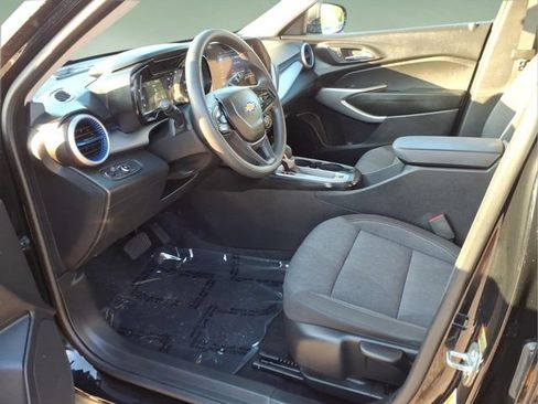 Used 2024 Chevrolet Trax LS w/ LS Convenience Package FWD image 10