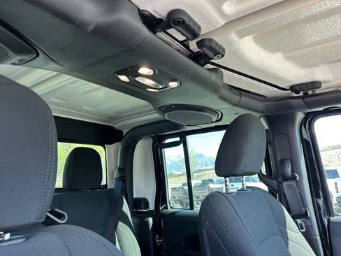 Used 2020 Jeep Gladiator Sport w/ Trailer Tow Package image 17