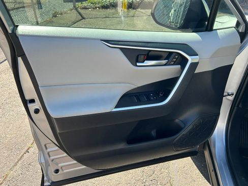 Used 2021 Toyota RAV4 XLE Premium AWD/4WD image 9