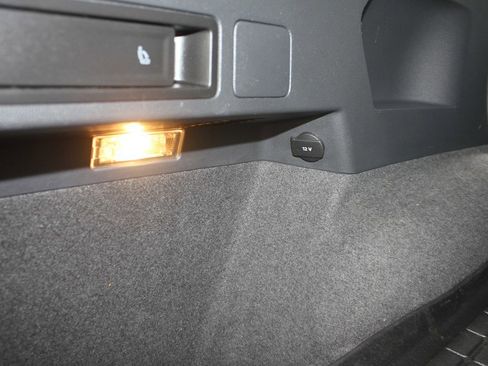 Used 2019 Volkswagen Tiguan SEL image 43