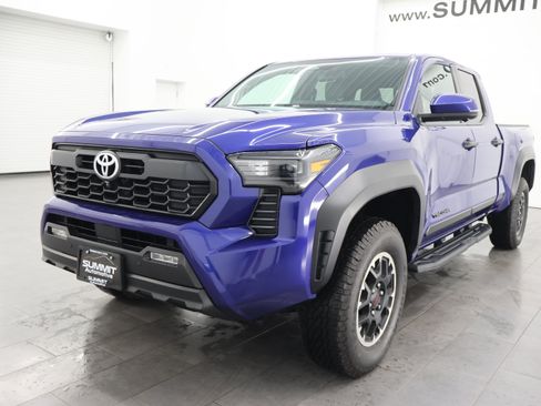Used 2025 Toyota Tacoma TRD Off-Road w/ TRD Off Road Premium Package AWD/4WD image 8