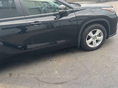Used 2024 Toyota Highlander LE AWD/4WD image 17
