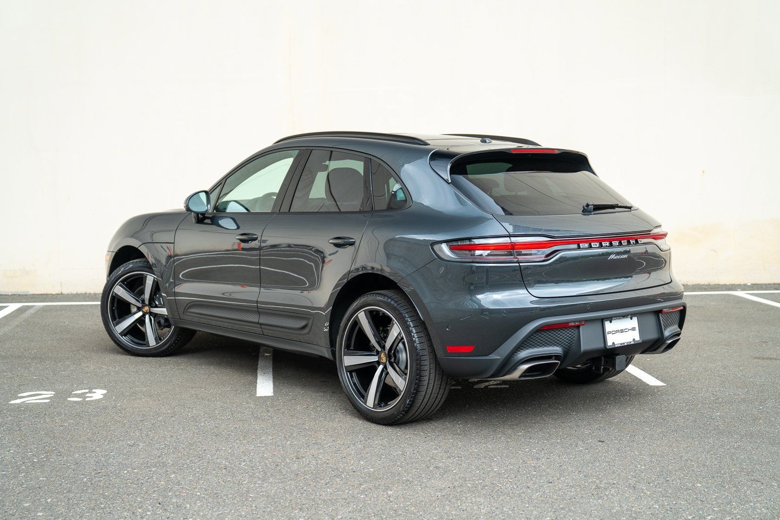 Certified 2026 Porsche Macan AWD/4WD image 3