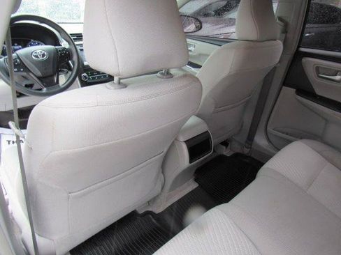 Used 2017 Toyota Camry LE FWD image 17