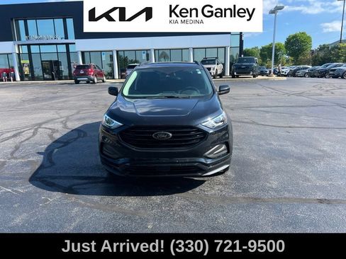 Used 2022 Ford Edge SE w/ Black Appearance Package AWD/4WD image 2