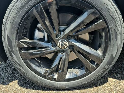 Used 2023 Volkswagen Tiguan SE R-Line FWD image 7