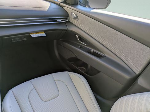 New 2026 Hyundai Elantra Limited image 17