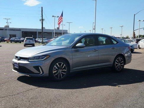 New 2025 Volkswagen Jetta SE image 6