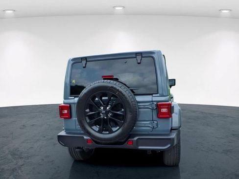 Used 2025 Jeep Wrangler Unlimited Sahara AWD/4WD image 12
