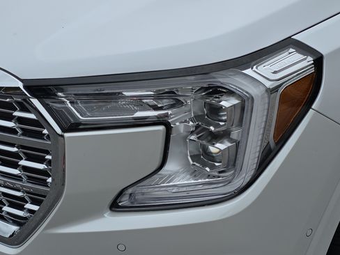 Used 2024 GMC Terrain Denali w/ Denali Premium Package AWD/4WD image 32