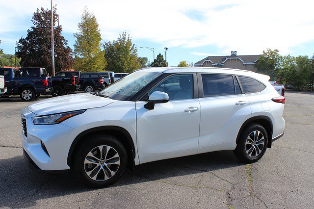 Used 2026 Toyota Highlander XLE AWD/4WD image 1