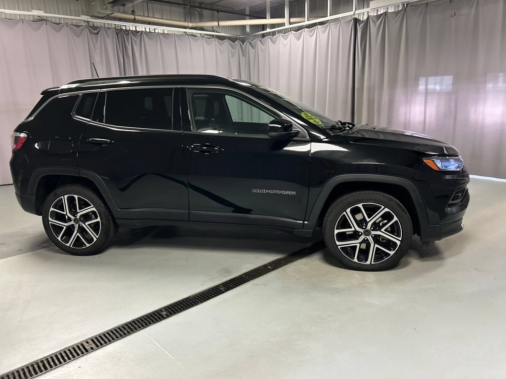 Used 2025 Jeep Compass Limited AWD/4WD image 9