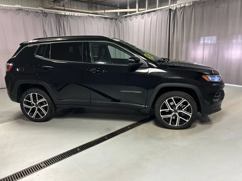 Used 2025 Jeep Compass Limited AWD/4WD image 9