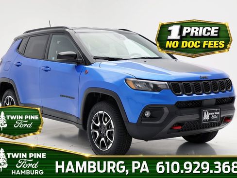 Used 2025 Jeep Compass Trailhawk AWD/4WD image 1