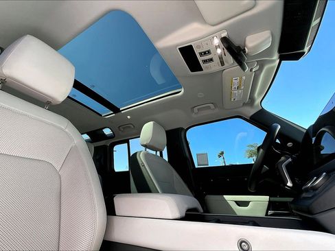 Used 2025 Land Rover Defender 110 S image 22