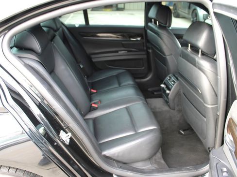 Used 2013 BMW 750i image 19