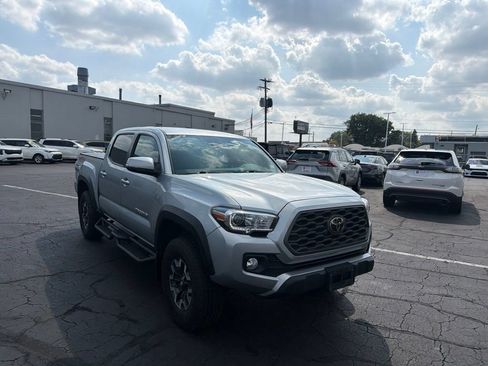 Used 2022 Toyota Tacoma TRD Off-Road w/ Technology Package AWD/4WD image 4
