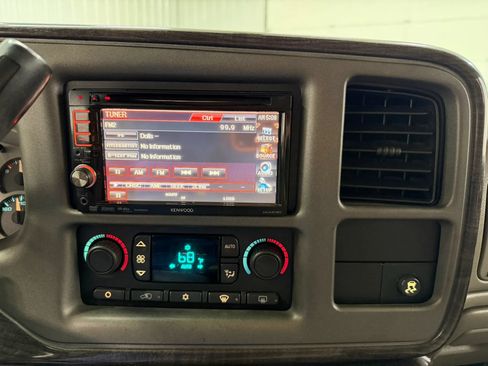 Used 2004 GMC Yukon XL Denali AWD/4WD image 22