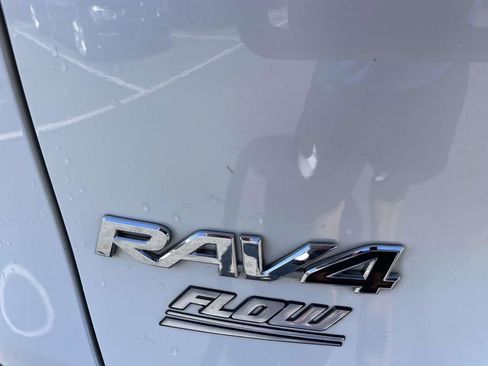 Used 2021 Toyota RAV4 XLE Premium image 29