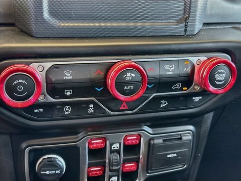Used 2020 Jeep Wrangler Unlimited Sahara AWD/4WD image 16