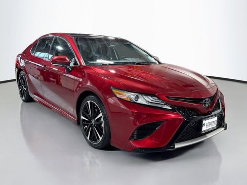 Used 2018 Toyota Camry XSE FWD image 3