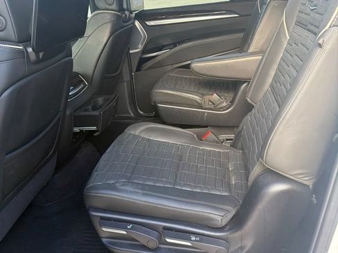 Used 2025 Cadillac Escalade ESV Sport Platinum AWD/4WD image 9