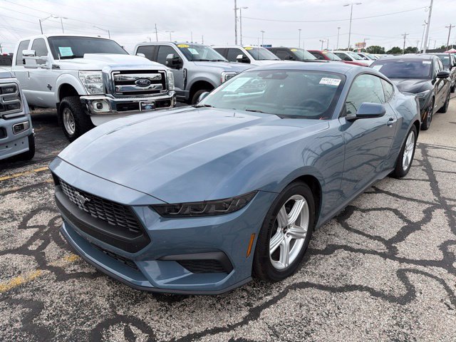 Used 2026 Ford Mustang Coupe RWD image 1