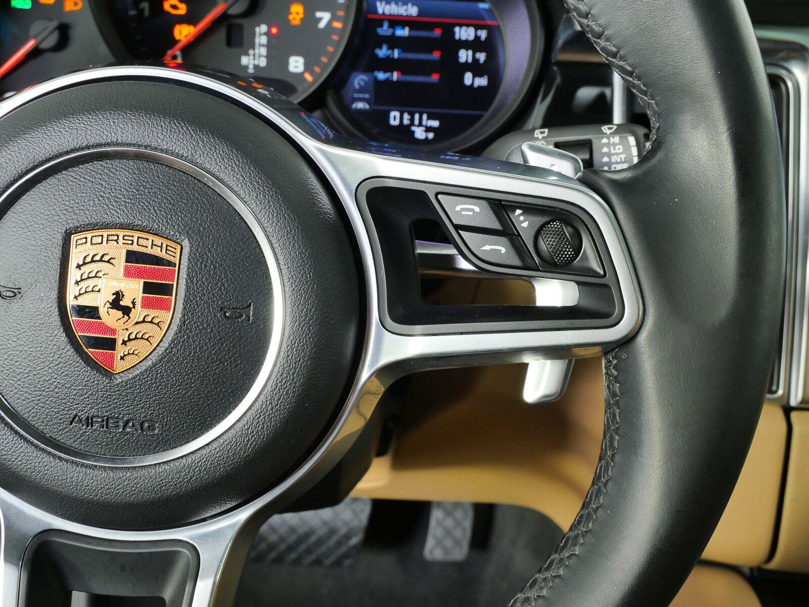 Used 2018 Porsche Macan AWD/4WD image 12