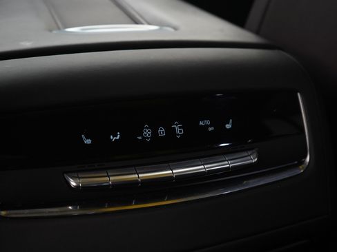Used 2022 Cadillac Escalade Sport Platinum w/ Heavy-Duty Trailer Package AWD/4WD image 18