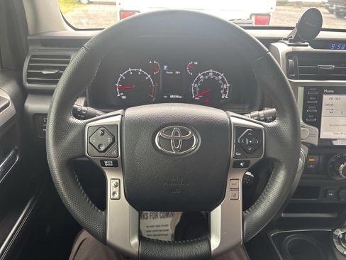 Used 2021 Toyota 4Runner SR5 Premium w/ Moonroof Package AWD/4WD image 17