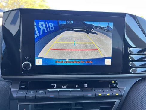 Used 2025 Toyota Camry SE image 30