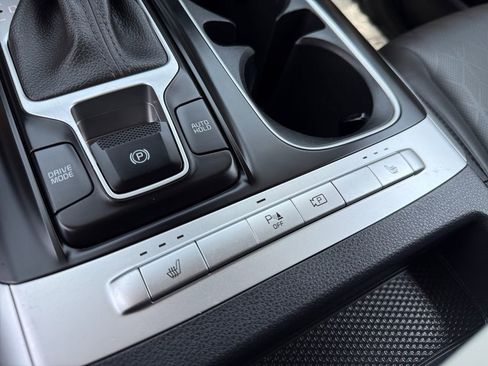 Used 2024 Kia Carnival LX image 31