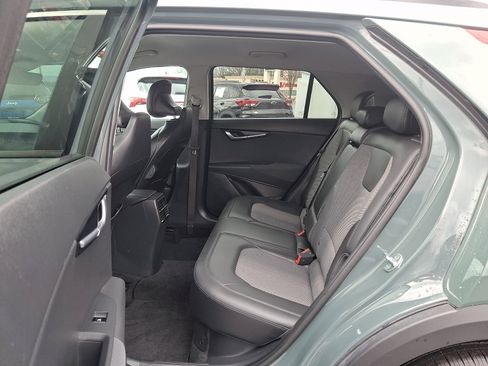 Used 2023 Kia Niro EX image 10