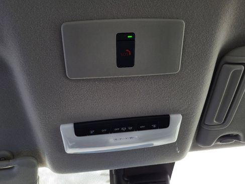 New 2025 Nissan Versa SR w/ Trunk Package image 22