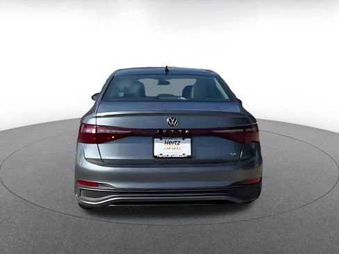 Used 2025 Volkswagen Jetta SE image 7