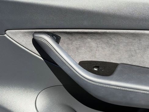 Used 2021 Tesla Model Y Long Range image 37