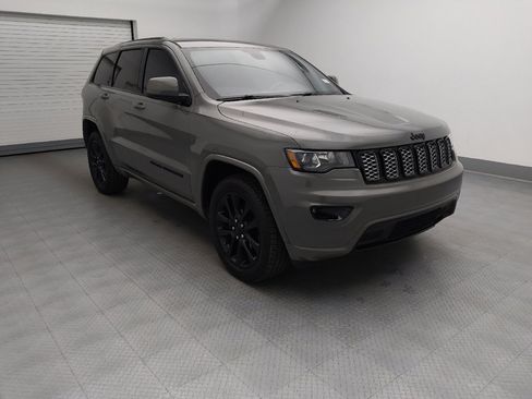 Used 2019 Jeep Grand Cherokee Altitude AWD/4WD image 13