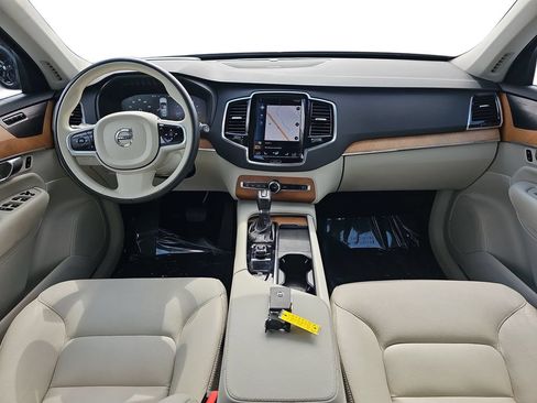 Used 2022 Volvo XC90 T6 Momentum w/ Advanced Package AWD/4WD image 13